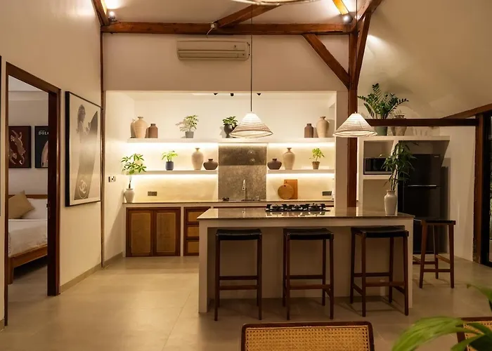 Designer 4br With Pool - Berawa - Umalas Villa *